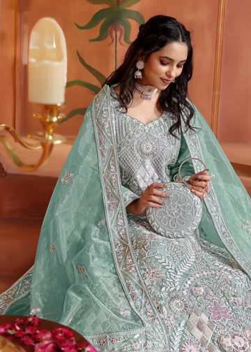 Baad-e-Nazuk Lehenga Choli with Purse